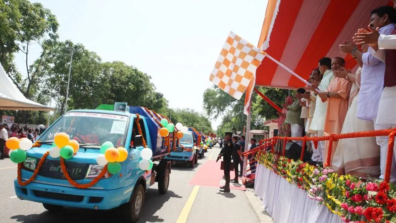 CM योगी ने किया 250 ई-वाहनों का लोकार्पण, प्रदूषण मुक्त होगी राजधानी