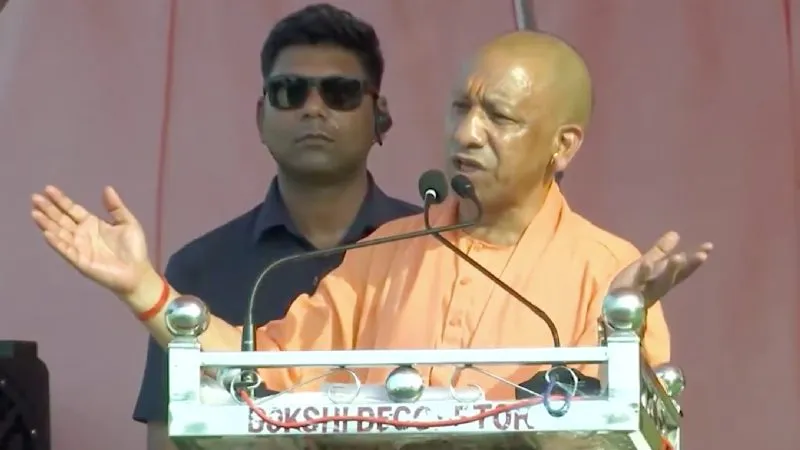 सीएम योगी ने गिनाईं यूपी की विशेषताएं, कहा- यूपी की सड़कों से गुजरिए, फिर भी हाथ पर रखे कप से नहीं छलकेगा पानी