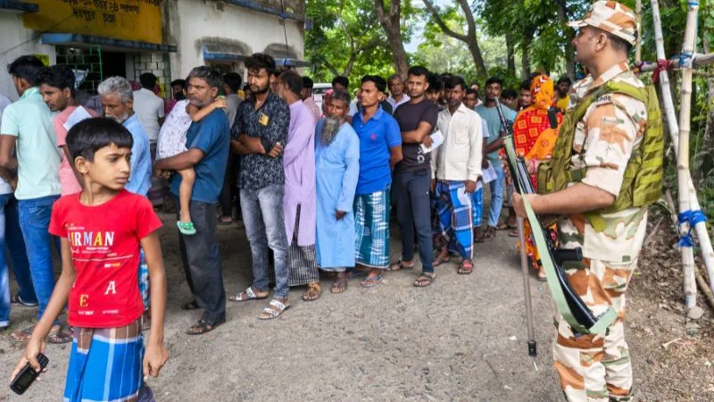 पश्चिम बंगाल विधानसभा चुनाव 2026, दोपहर 1 बजे तक 61.11% मतदान, बूथों पर उमड़ा जनसैलाब!