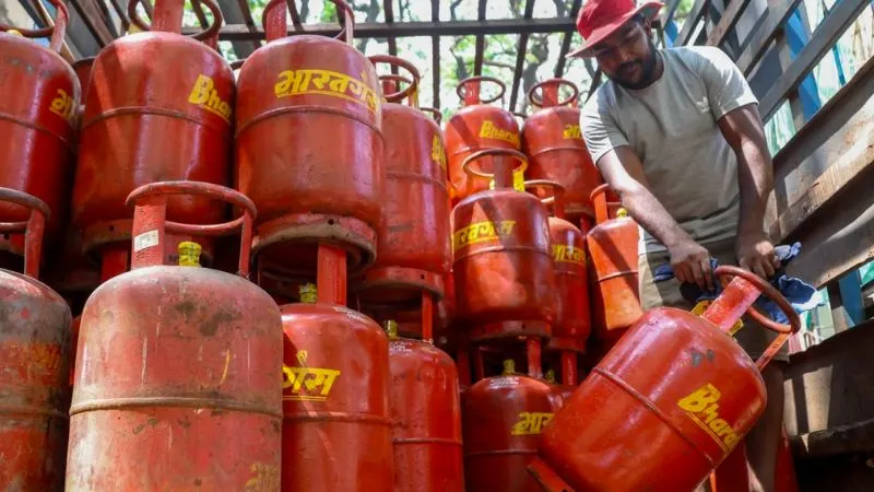 गैस बुकिंग में नया नियम लागू, FIFO सिस्टम से बदली पूरी व्यवस्था, अब इस तरह मिलेगा सिलेंडर