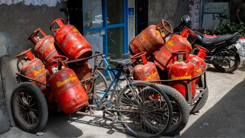 LPG किल्लत से मिलेगी राहत! अब कभी नहीं होगी गैस की परेशानी, सरकार का मेगा प्लान तैयार