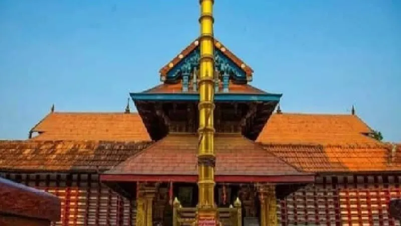 केरल का चमत्कारी तिरुवरप्पु श्री कृष्ण मंदिर, जहां 365 दिन होते हैं दर्शन और कभी नहीं रुकती भगवान की सेवा