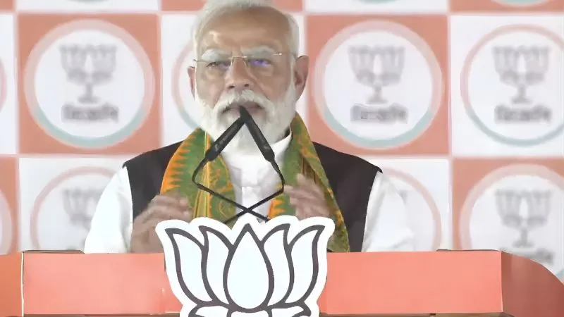 'महाजंगलराज की दीवार गिरेगी...', सिलीगुड़ी में PM मोदी का ममता सरकार पर जोरदार प्रहार, बोले- 15 साल का हिसाब देना होगा