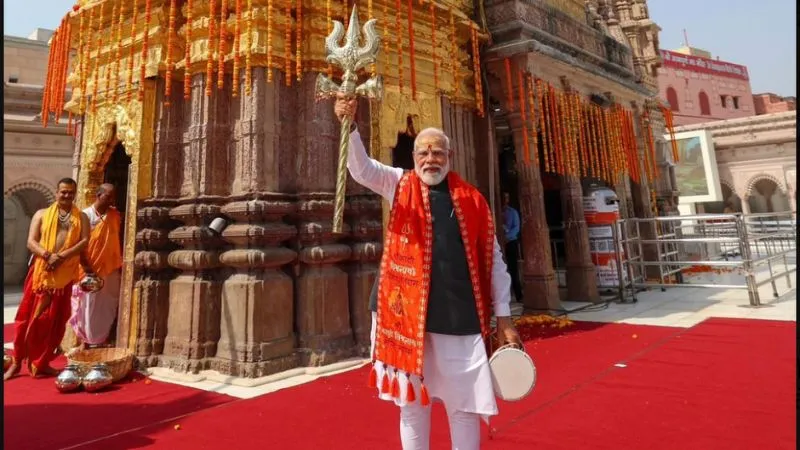 काशी विश्वनाथ में गूंजे ‘हर हर महादेव’ के जयकारे, त्रिशूल और डमरू के साथ PM मोदी का अनोखा अंदाज देख निहाल हुए भक्त