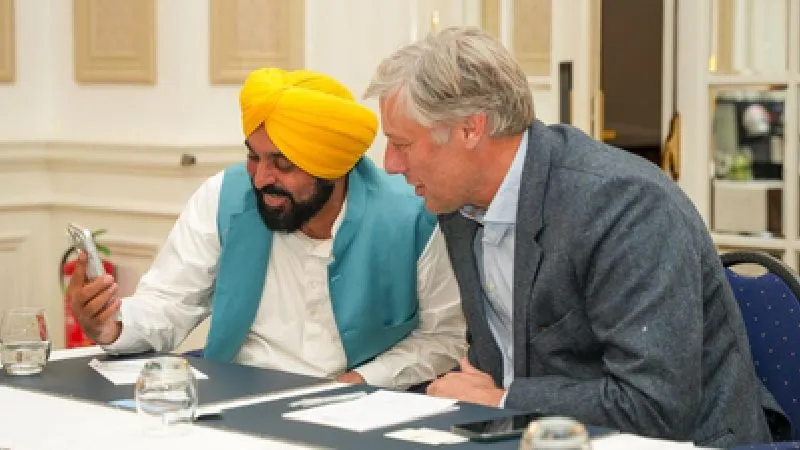 नीदरलैंड दौरे पर CM भगवंत मान की बड़ी पहल, हॉकी दिग्गज फ्लोरिस जान बोवेलैंडर से मुलाकात, कृषि-तकनीक सहयोग पर जोर