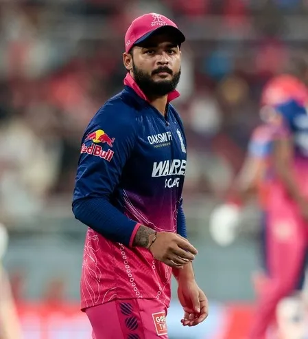 क्या रियान पराग होंगे बैन ? ड्रेसिंग रूम में वेपिंग करते कप्तान रियान पराग का वीडियो वायरल