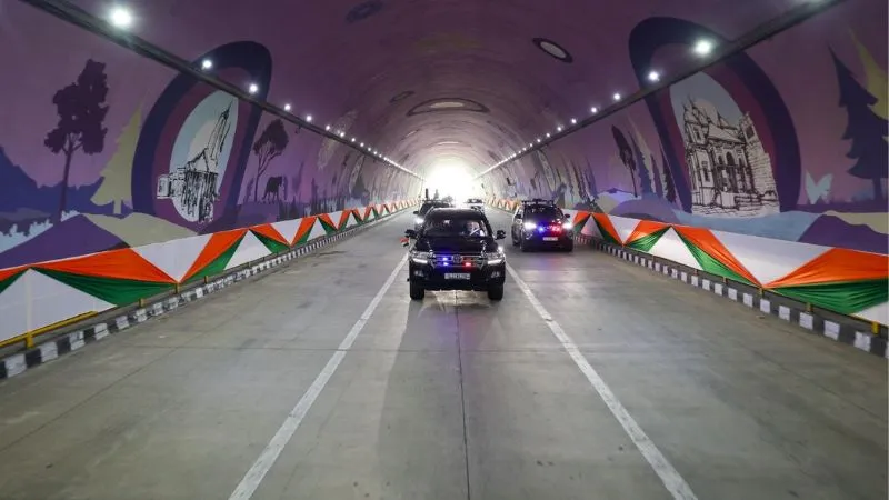 Reel के चक्कर में जेब होगी खाली! इस एक्सप्रेसवे पर रील बनाई तो लगेगा भारी जुर्माना! जानें नियम