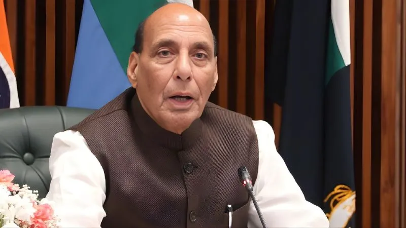 '...तो सरहद पार भी कार्रवाई के लिए सेना तैयार', पाकिस्तान को राजनाथ सिंह की सख्त चेतावनी