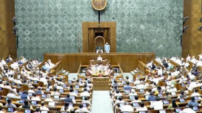 लोकसभा में महिला आरक्षण विधेयक गिरा, दो-तिहाई बहुमत नहीं जुटा पाई सरकार