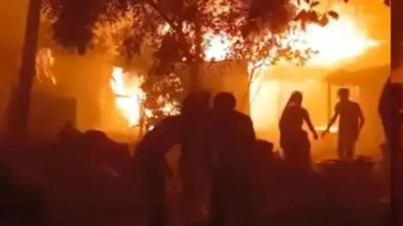 सीतापुर अग्निकांड के पीड़ितों को CM योगी का मरहम, तुरंत पहुंचाई 4 लाख की मदद, मिलेगा नया आवास