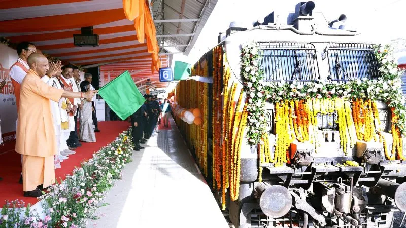 योगी सरकार की पहल से पूरी हुई वर्षों पुरानी इच्छा, सोमनाथ यात्रा पर निकले श्रद्धालुओं ने जताया आभार