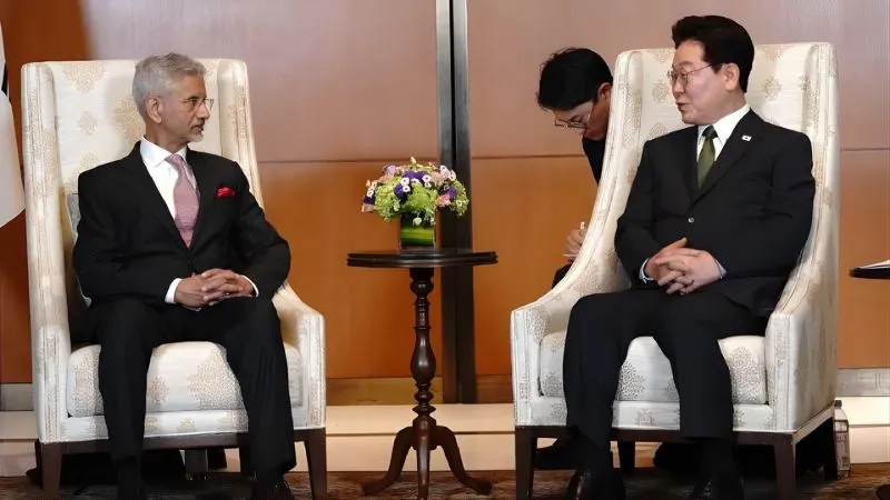 8 साल बाद भारत पहुंचे दक्षिण कोरियाई राष्ट्रपति, PM मोदी से मुलाकात से पहले जयशंकर संग अहम बातचीत; जानें क्या हुई चर्चा