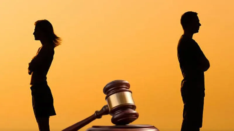 अदालतों के चक्कर काटते-काटते दर्ज हो गए 61 केस, सुप्रीम कोर्ट में 32 साल बाद कपल को मिला तलाक