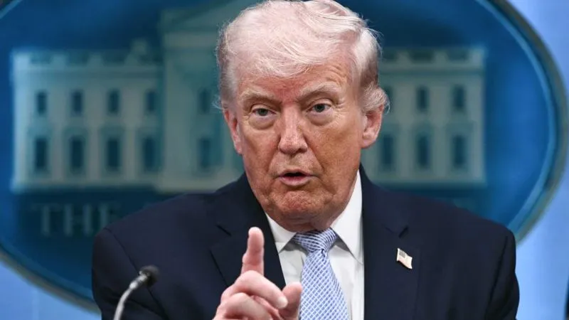 ट्रंप ने अमेरिकी पत्रकारों को दी खुली धमकी, बोले- पायलट की खबर लीक करने वाले का नाम बताओ, वरना…!