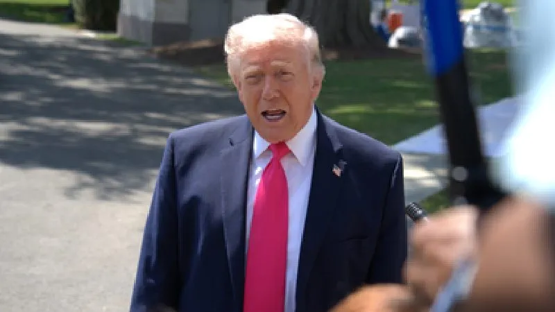 मिडिल ईस्ट तनाव के बीच स्ट्रेट ऑफ होर्मुज खुला, लेकिन अमेरिकी नाकेबंदी जारी