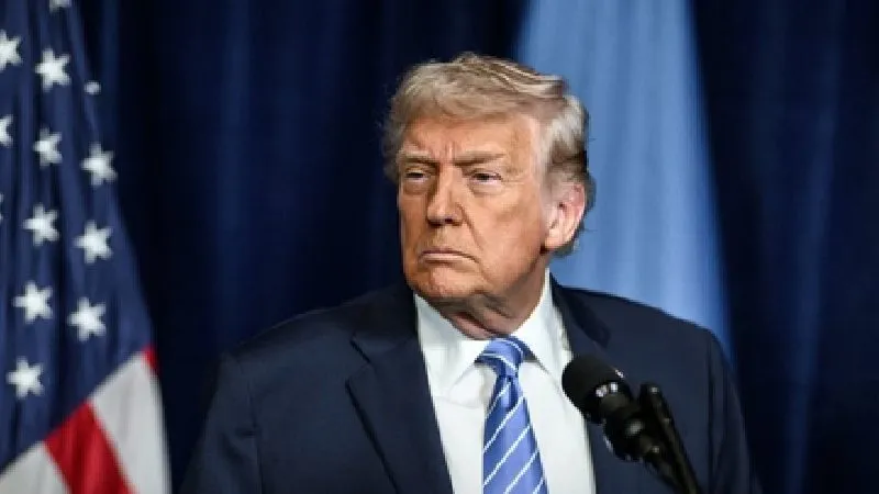 होर्मुज स्ट्रेट पर तनाव बढ़ा: ईरान विवाद के बीच ट्रंप का कड़ा रुख, बोले- नाव छोटी हो या बड़ी, ब‍िना हिचकिचाहट गोली मारो