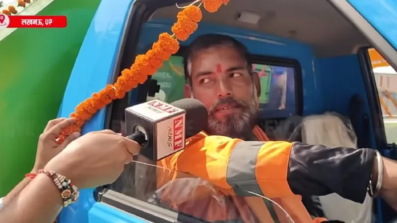 Yogi के लिए दहाड़े सफाईकर्मियों ने Akhilesh को कह दिया मुस्लिमों का हमदर्द, फिर देखिये क्या हुआ?