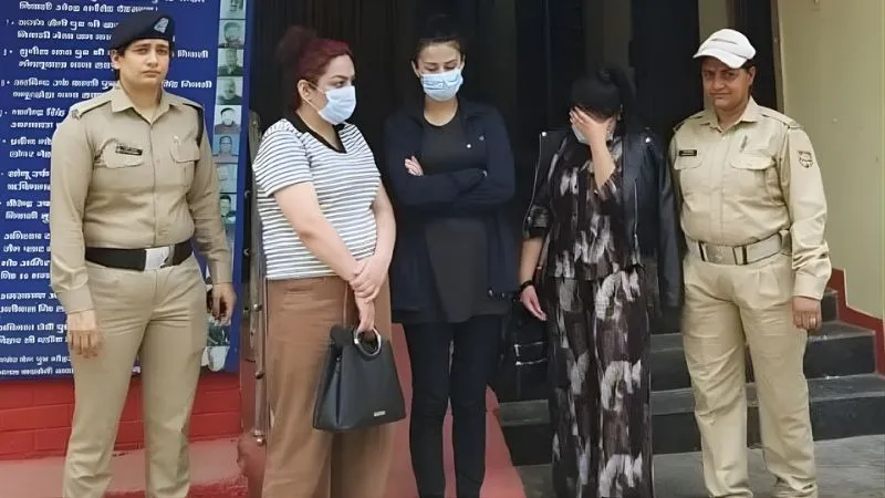 उत्तराखंड में ऑपरेशन क्रैकडाउन में बड़ा खुलासा... देहरादून से 3 विदेशी महिलाएं गिरफ्तार, 2 नेपाल बॉर्डर से सीमा हैदर की तरह पहुंचीं भारत