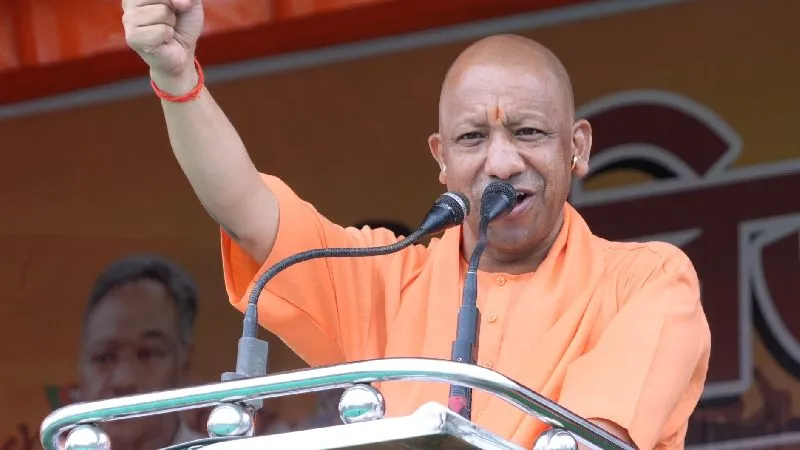 बंगाल में CM योगी के रोड शो के दौरान सड़कों पर गूंजा- ‘एक ही नारा-एक ही नाम, जय श्रीराम-जय श्रीराम’