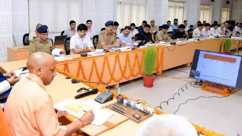 गोरखपुर में विकास कार्यों की समीक्षा बैठक में सीएम योगी ने अफसरों को दिए निर्देश