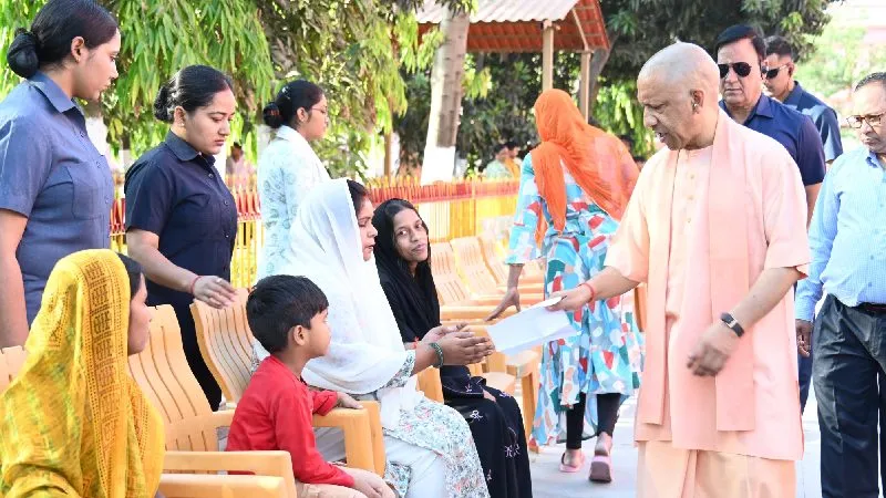 इस्टीमेट भिजवाएं, इलाज में सरकार करेगी भरपूर मदद: मुख्यमंत्री योगी आदित्यनाथ