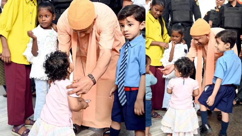 जनता दर्शन के दौरान सीएम योगी ने दिया बच्चों को आशीर्वाद 