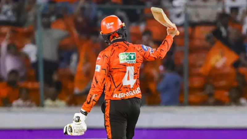 SRH vs DC: अभिषेक शर्मा का तूफानी शतक, SRH का 242 का पहाड़-DC के सामने मुश्किल चुनौती