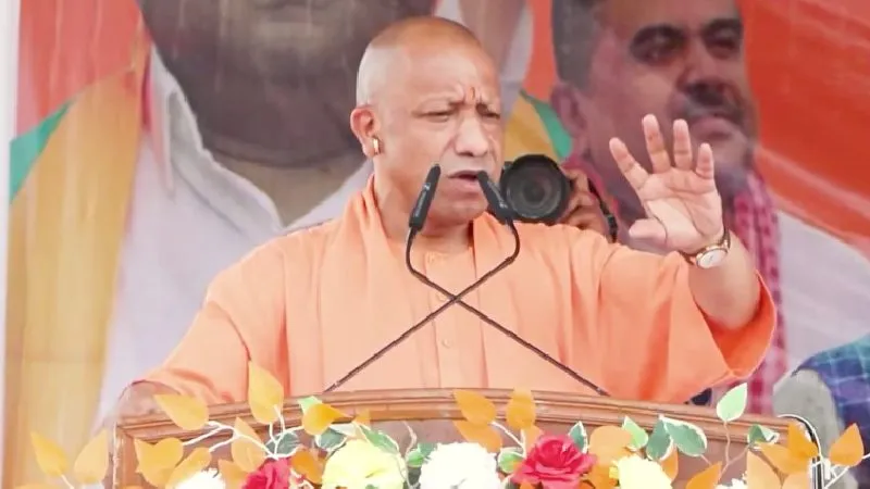 सैंड-कोल-लैंड-कैटल माफिया चूस रहे बंगाल, पर ममता दीदी को सिर्फ जय श्रीराम के नारे से चिढ़: सीएम योगी