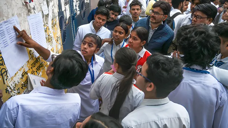 छत्तीसगढ़ बोर्ड रिजल्ट घोषित: 10वीं में 77.15 और 12वीं में 83.04 प्रतिशत स्टूडेंट्स पास, जानें कैसे चेक करें रिजल्ट