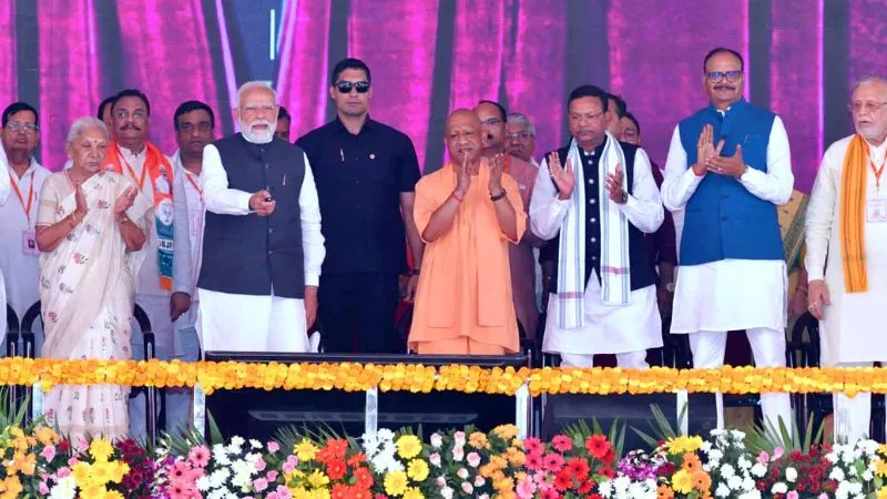 हरदोई में गंगा एक्सप्रेसवे का लोकार्पण बना जनउत्सव, जय श्रीराम” और "गंगा मैया की जय" उद्घोष से गूंजता रहा समारोह