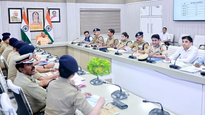 UP Police Jobs: यूपी में बंपर नौकरी का मौका, 81 हजार से अधिक पदों पर होगी भर्ती, CM योगी का बड़ा ऐलान