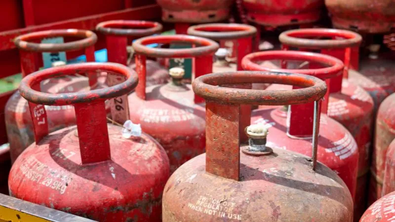 होर्मुज स्ट्रेट से सुरक्षित निकला जहाज, 15 लाख सिलेंडर का हो गया इंतजाम, LPG सप्लाई में आएगी तेजी