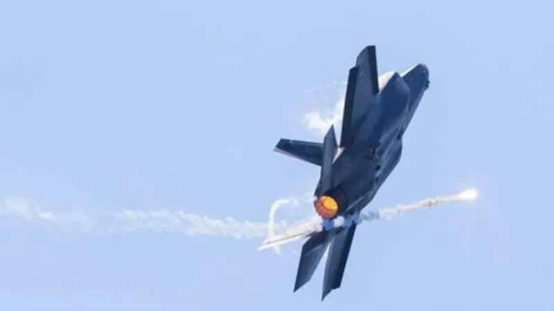 ईरान ने अमेरिका के फाइटर जेट F-15 को मार गिराया, गिरफ्त में पायलट! दावे से जुड़े Video आए सामने