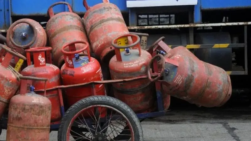 LPG Cylinder Price: कहीं महंगा तो कहीं सस्ता! जानें आपके शहर में LPG सिलेंडर का रेट