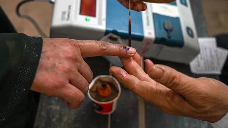 कौन बनाता है चुनावी स्याही, आखिर कई दिनों तक क्यों नहीं मिटता ये निशान? जानिए भारत की इस कंपनी का क्या है खास रोल