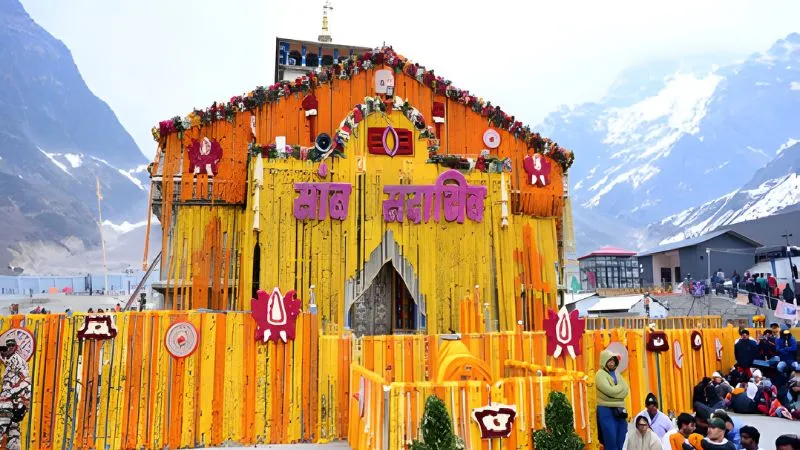 पांडवों के छल और पश्चाताप से जुड़ा है केदारनाथ मंदिर का पौराणिक इतिहास, यहां स्थित त्रिकोणीय शिवलिंग 'स्वयंभू' है