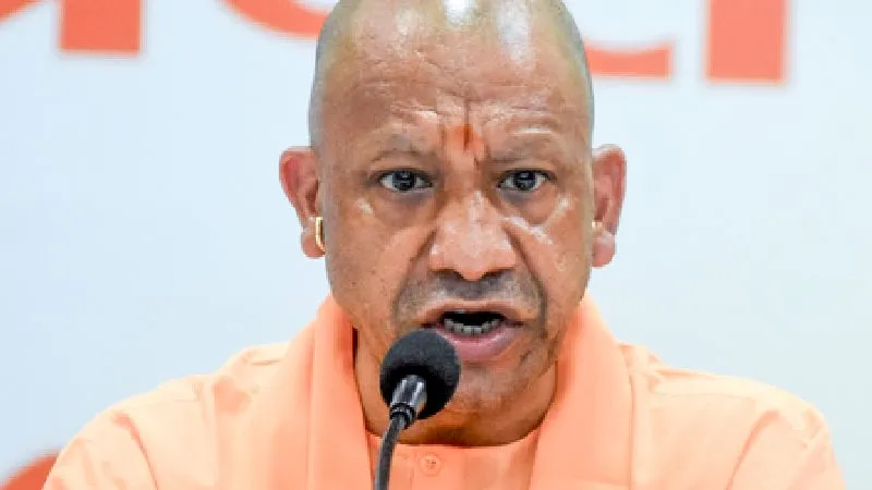 लखीमपुर खीरी सड़क हादसा: ट्रैक्टर-ट्रॉली पलटने से 5 की मौत, सीएम योगी ने जताया शोक और की आर्थिक मदद की घोषणा