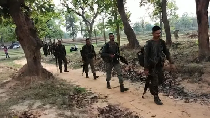 कांकेर में 8 लाख के इनामी माओवादी दारसु शोरी ने किया आत्मसमर्पण, मुख्यधारा में लौटने का सिलसिला जारी