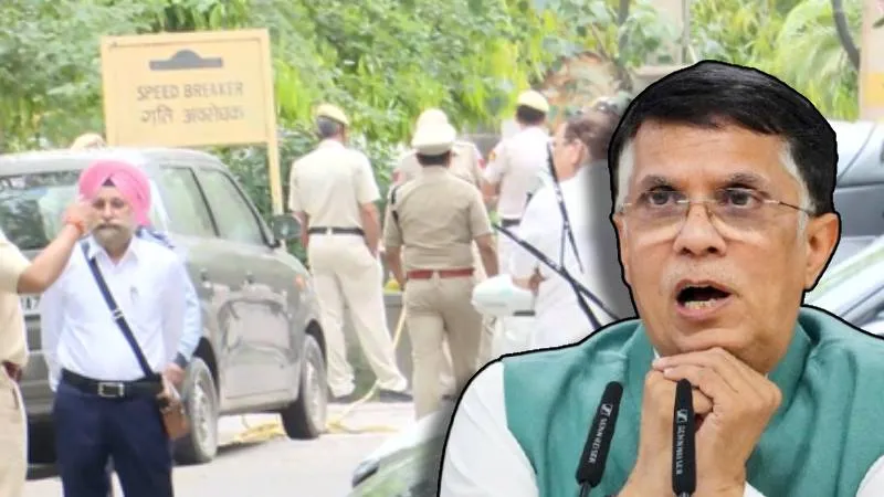 असम पुलिस पहुंची पवन खेड़ा के घर, सरमा की पत्नी की FIR के बाद बढ़ा विवाद