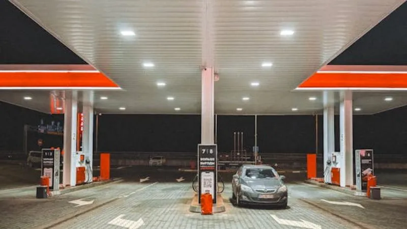 तेल के दाम छू सकते हैं आसमान: इजरायल-ईरान विवाद से पेट्रोल-डीजल 120 रुपये के पार?