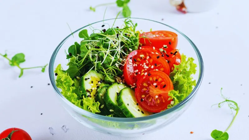4 Weight Loss Salad: गर्मियों में वजन कम करने के लिए खाना शुरु करें ये चार सलाद, बस जान लें कब और कैसे करें सेवन