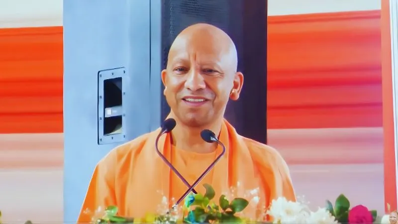 UP में 8 बेटियां परीक्षा पास कर बनीं अफसर, बेटियों के सपनों को साकार कर रही योगी सरकार