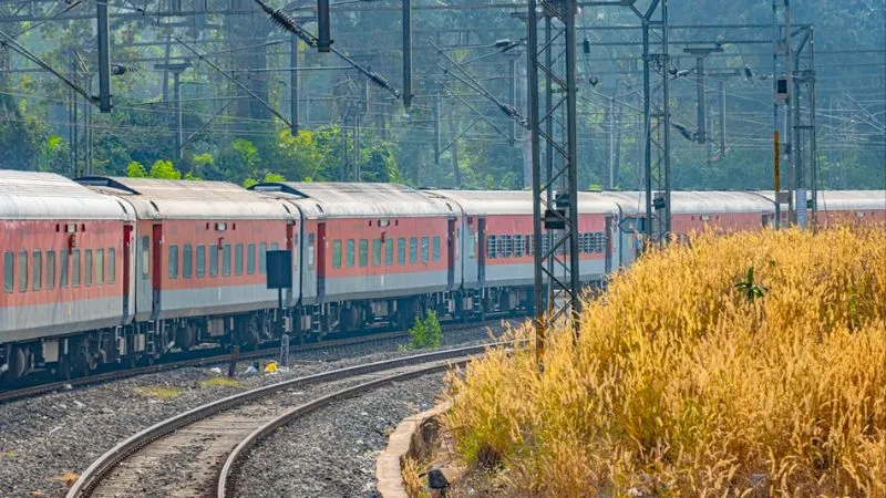 E-Pantry: क्या आपने ट्राई किया IRCTC का ‘डिजिटल ढाबा’? अब सीट पर मिलेगा गर्मागर्म खाना