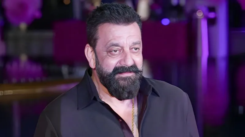 'सरके चुनर तेरी सरके' विवाद पर बुरे फंसे संजय दत्त, NCW के पास जाकर मांगी माफी, अब ऐसे करेंगे पश्चाताप