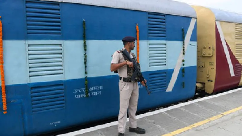 जम्मू-श्रीनगर के बीच 30 अप्रैल से दौड़ेगी वंदे भारत एक्सप्रेस, यात्रा होगी तेज और आसान