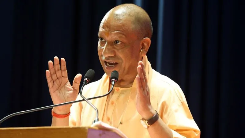 CM योगी ने दिनकर को किया नमन, कार्यक्रम को संबोधित करते हुए बोले- जातिवाद के नाम पर देश को लूटने वाले राष्ट्रद्रोहियों से सावधान रहें