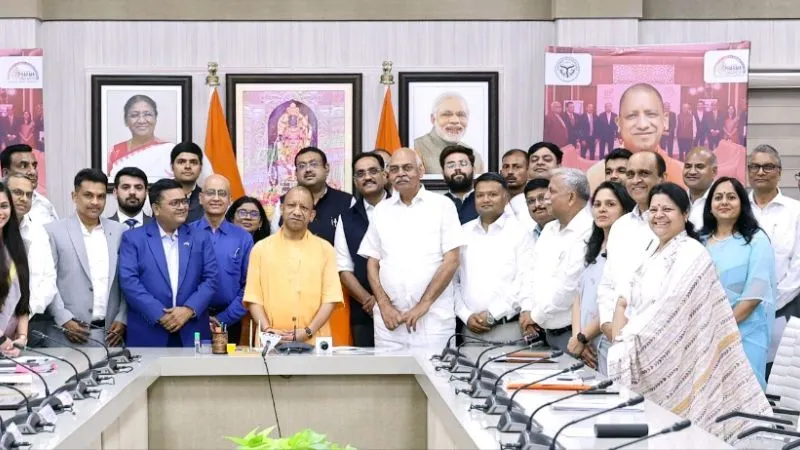 CM योगी ने 17 कंपनियों को दिया लेटर ऑफ कम्फर्ट, बोले- यूपी मतलब सेफ्टी, स्टेबिलिटी एंड स्पीड की गारंटी