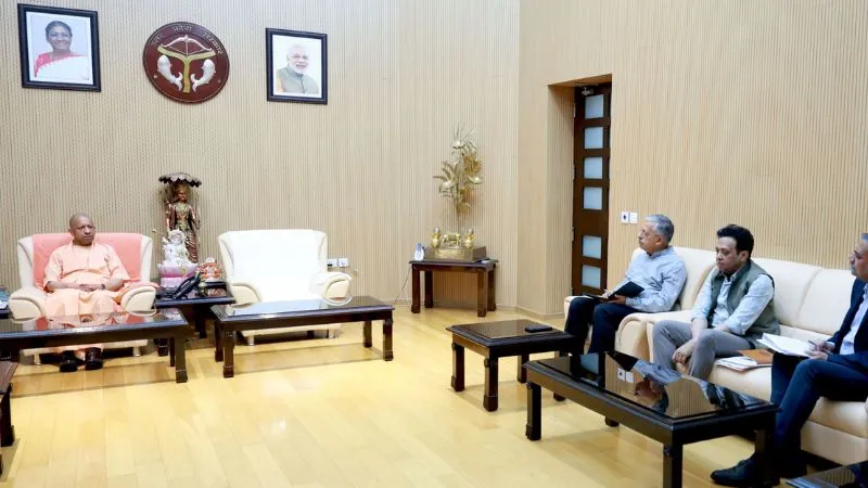 UP में बेमौसम बारिश से फसलों को नुकसान, किसानों को मिला CM योगी का साथ, निष्पक्ष आकलन के साथ मुआवजे की दी पक्की गांरटी