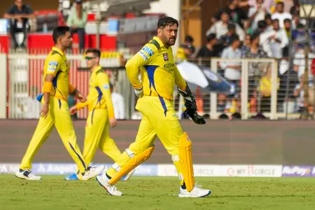 IPL 2026 में धोनी की वापसी ? हसी ने तोड़ी चुप्पी, फैंस की उम्मीदें फिर जागी