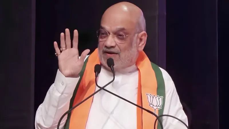 बंगाल पहुंचे अमित शाह ने सुवेंदु अधिकारी नहीं, बल्कि इस नेता के लिए बजवाई ताली, कहानी सुनकर आप भी हो जाएंगे भावुक